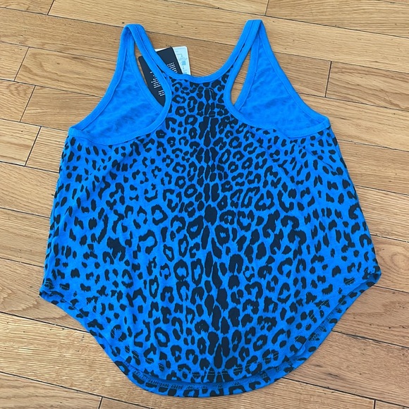 Chaser racer back tank top in blue leopard NWT size XS - Picture 3 of 4